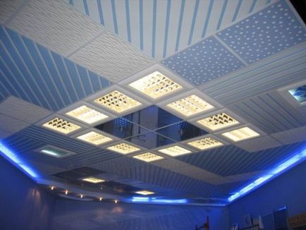 tavan și adezive tipuri moderne, false, tensiune, combinate (reparații de tavane suspendate moderne în apartament de bucătărie) tavan și adezive tipuri moderne, false, tensiune, combinate