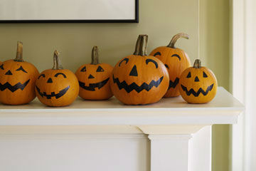 decoratiuni de Halloween cu mâinile (mâini) decoratiuni de Halloween pe mâinile ei
