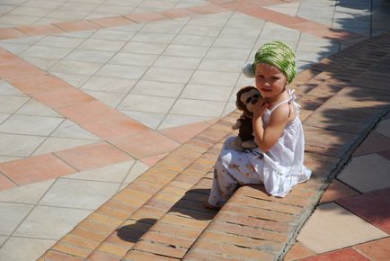 În Egipt, cu un copil mic, Hurghada (bun apus de soare la mare) În Egipt, cu un copil mic, Hurghada