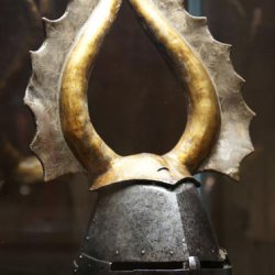 Vikingii purtau căști cu coarne (căști de protecție) Vikingii purtau căști de protecție cu coarne