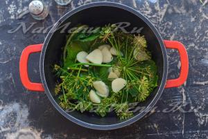 castraveți crocantă sărate, mai puțin de o zi - tastier decât pachetul (foi de hrean) castraveți sărați crocante, mai puțin de o zi - mai delicioase decât pachetul