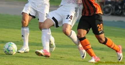 De ce jucătorii de fotbal razant pe lângă picioarele lor (jucătorii bărbierit picioarele lor) De ce jucătorii de fotbal razant pe lângă picioarele lor