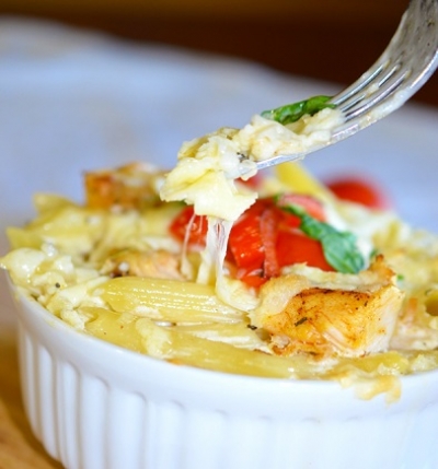 Baked paste cu pui si sos alfredo (pui) La cuptor paste cu carne de pui si sos alfredo