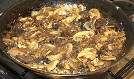 Coapte în ciupercile albe cuptor cu smântână și brânză, cartofi și carne (ciuperci) Coaptă în ciupercile albe cuptor cu smântână și brânză, cartofi și carne