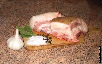 Sărarea în grăsime ucraineană (untură Sărare în limba ucraineană) Sărarea grăsime în limba ucraineană