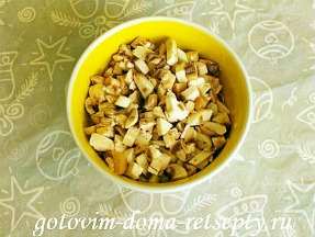 Julienne cu ciuperci și pui în biscuiți (biscuiți) Julienne cu ciuperci și pui într-un coc
