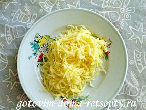 Julienne cu ciuperci și pui în biscuiți (biscuiți) Julienne cu ciuperci și pui într-un coc