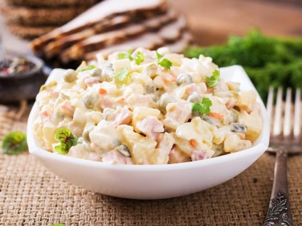 Salata de pui cu ananas (salată) Salata cu carne de pui și ananas