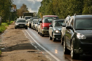 Pedeapsa pentru conducerea pe marginea pedepsei pentru partea înainte și înapoi a drumului (fin) Pedeapsa pentru conducerea pe marginea pedepsei pentru partea înainte și înapoi a drumului