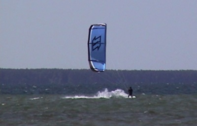 Odihnă activă în Naroch - kiting și siguranță windsurfing zmeu (în direcția de kiting) Odihnă activă în Naroch - kiting și windsurfing siguranță zmeu