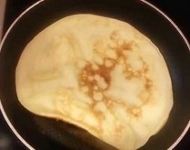 Clatite umplute cu pui și ciuperci (clătite) Clatite umplute cu carne de pui si ciuperci