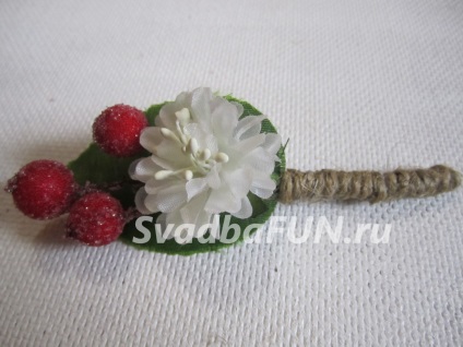 Boutonniere pentru oaspeții de la nunta - face cu mâinile lor (oaspeți) Boutonniere pentru oaspeții de la nunta - face cu mâinile lor