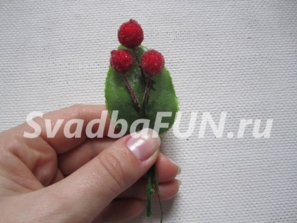 Boutonniere pentru oaspeții de la nunta - face cu mâinile lor (oaspeți) Boutonniere pentru oaspeții de la nunta - face cu mâinile lor