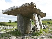 Dolmens - a (dolmene) Dolmens - un