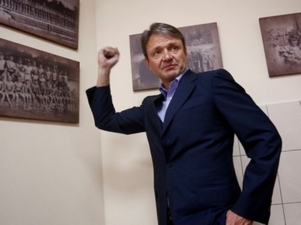 În calitate de ministru al Agriculturii din România a făcut activității sale (ministru) În calitate de ministru al Agriculturii din România a făcut afacerea lui