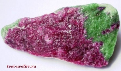 Piatra Zoisit (rubin în zoisite) zoisite piatră