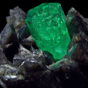 Discutați interesat de minerale zoisite - indică principalele proprietăți magice și cum