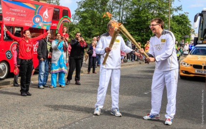 Prezentat torța 2014 Jocurile Olimpice de la Soci, și uniformele torchbearers - #ekozlov