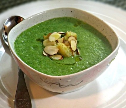 Crema de broccoli cu carne de pui (tăiat placă subțire) Crema de broccoli cu pui