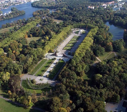 Treptow Park din Berlin (Treptower Park) - un memorial și o zonă verde