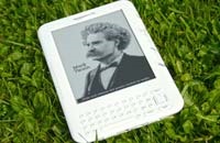 Amazon Kindle e-reader disponibil