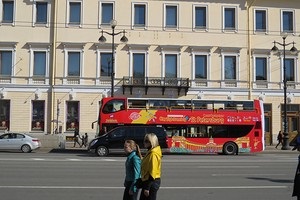 Plimbare pe Piața Palatului București, Palatul de Iarnă, Nevsky Prospect Street