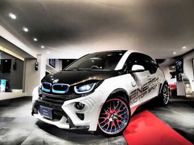 Доопрацьований суперкар, черговий унікальний спортивний автомобіль марки, розкішних позашляховиків (sr auto group допрацювали bmw x6m) Доопрацьований суперкар, черговий унікальний спортивний автомобіль марки, розкішних позашляховиків