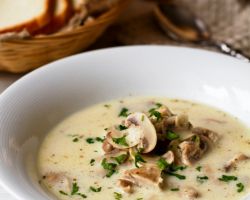 Грибний суп з куркою (зубчики чебрець свіжий) Грибний суп з куркою