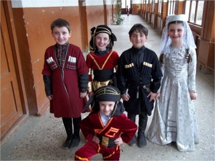 Грузинський національний костюм (67 фото) жіночий образ грузинки для дівчинки, традиційне вбрання (національний) Грузинський національний костюм (67 фото) жіночий образ грузинки для дівчинки, традиційне вбрання