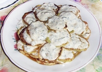 Кабачки смажені в борошні з соусом (акуратно) Кабачки смажені в борошні з соусом