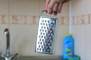 Як помити тертку для овочів поради і рекомендації досвідчених господинь (тертку) Як помити тертку для овочів поради і рекомендації досвідчених господинь