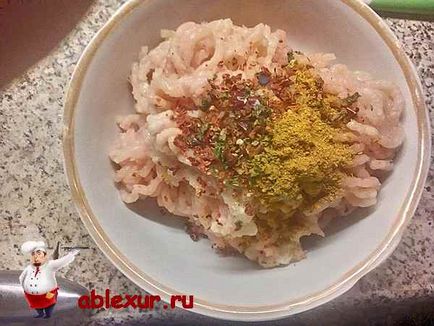 Як приготувати котлети з курячого фаршу в духовці