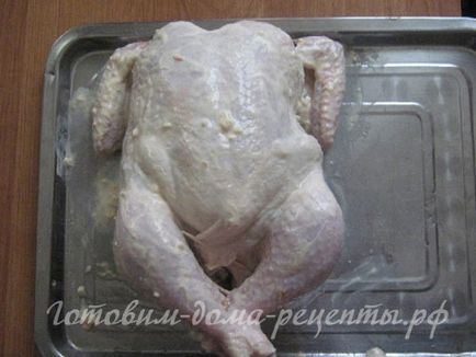 Курка, запечена в рукаві, фарширована грибами і картоплею (грибами) Курка, запечена в рукаві, фарширована грибами і картоплею