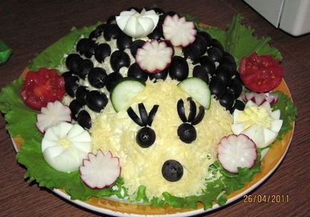 Новорічний салат їжачок з куркою і грибами (салат) Новорічний салат їжачок з куркою і грибами