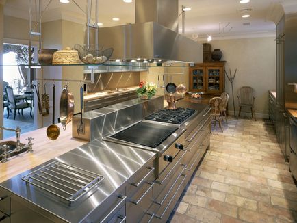Професійна кухня з відповідною технікою (технікою) Професійна кухня з відповідною технікою