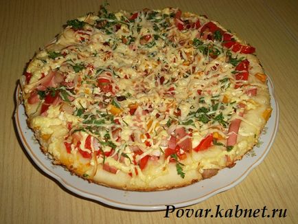 Рецепт смачної піци з ковбасою, сиром, помідорами і болгарським перцем (піци) Рецепт смачної піци з ковбасою, сиром, помідорами і болгарським перцем