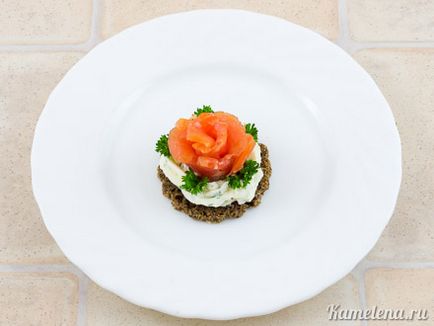 Трояндочки »з червоної риби (рецепт закусок« трояндочки »з червоної риби покрокові фотографії) Трояндочки »з червоної риби