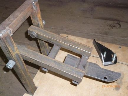 Стійка для болгарки своїми руками саморобна за кресленнями, зробити з амортизатором (руками) Стійка для болгарки своїми руками саморобна за кресленнями, зробити з амортизатором