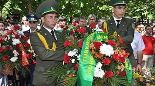Задвірки наші краще, ніж ваші авеню, суспільство, Гундогар (задвірки) Задвірки наші краще, ніж ваші авеню, суспільство, Гундогар