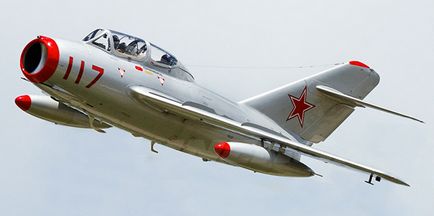 Винищувач мить-15, бойове застосування літака, технічні характеристики і озброєння