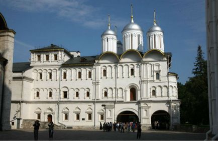 Собори московського кремля Благовіщенський, Ніжин, Успенський, загадкові місця,