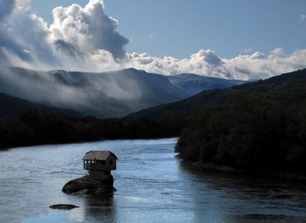 Будиночок на річці - ідеальне місце для усамітнення