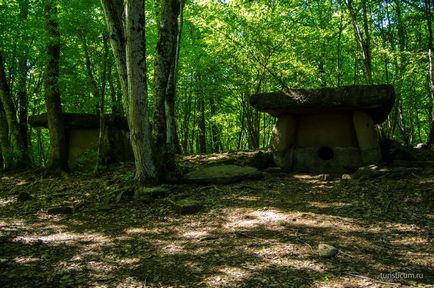 Пшадские водоспади і дольмени в долині річки Пшада