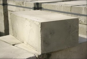 Плюси і мінуси будинків з піноблоку (досвіду будівельних робіт) Плюси і мінуси будинків з піноблоку