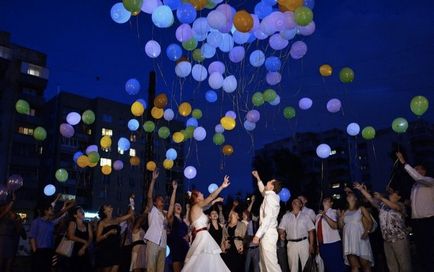 Запуск повітряних куль в москві