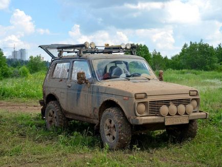 Нива м або сузукі Джимни вибираємо легкий позашляховик