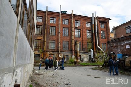 Розруха як мистецтво гуляємо по занедбаного секретному заводу, в якому пройде уральська бієнале