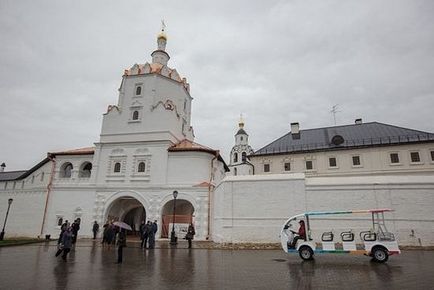 Весь світ в тривозі і в очікуванні чогось страшного, що ось-ось має прийти »