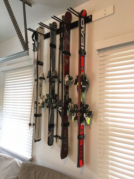 Depozitarea echipamentelor de schi și snowboard Rack-uri, rafturi și  suporturi