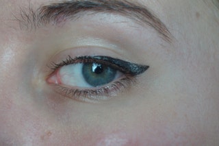10 Eyeliner Genius Hacks pour Lazy, Broke, ou Clumsy filles (génie) 10 Eyeliner Genius Hacks pour Lazy, Broke, ou Clumsy filles